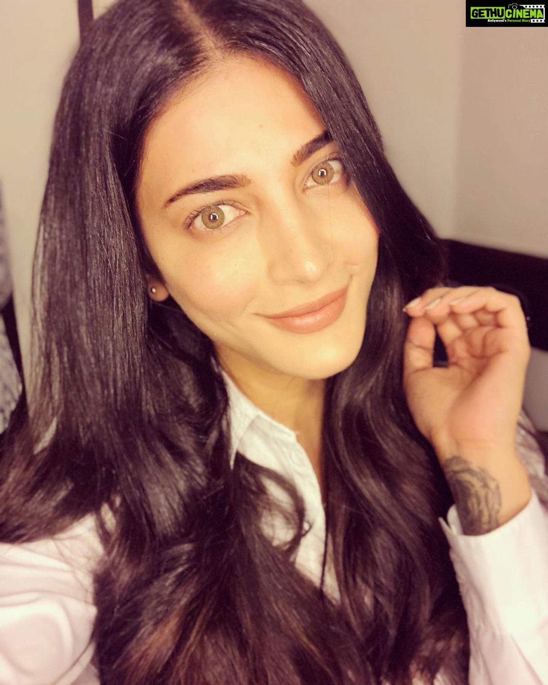 Shruti Haasan Instagram - Delhi days #workmode #shooting