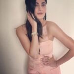 Shruti Haasan Instagram – A no black day – how the hell did that happen 😂