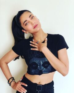 Shruti Haasan Instagram - Happy Saturday peeps 🖤
