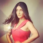 Shruti Haasan Instagram – When in doubt – just hair flip 💁🏻‍♀️