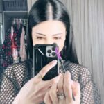 Shruti Haasan Instagram – Black hearts dirty mirrors and a party for one 🖤