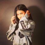 Shruti Haasan Instagram – @welcometogauthamcity the dusted jacket from you brand @styledbygg9 is my new fav!! I love it !! 🖤 Thankyouuuuuuuu 🧥 💥everyone go check out the page !!now !!@dustofgods