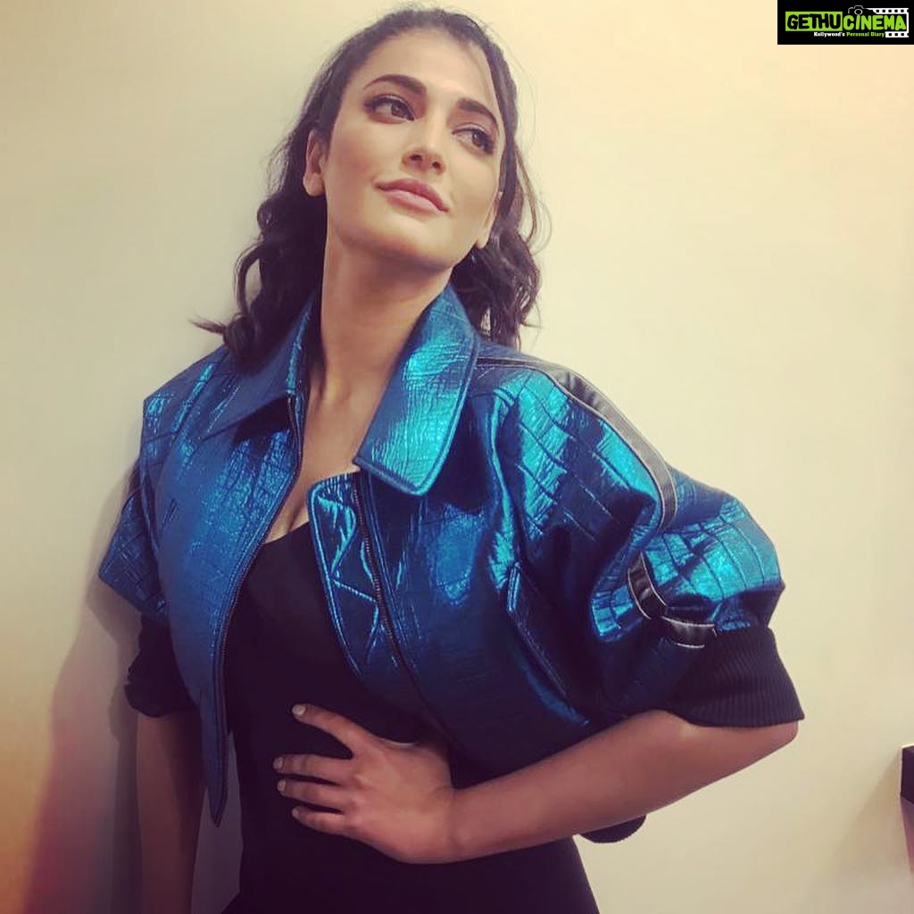 Shruti Haasan Instagram - In a @dhruvkapoor jacket Styled by @sanjanabatra Make up @dilshadukaji_mua