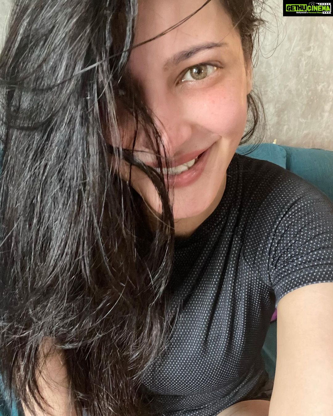 Shruti Haasan - 538.6K Likes - Back to training hard!!! Loving that burn and glow knowing Iām strengthening my body and my mind - only the toughest steel for the š„ š„ getting into a double workout today cause like many people this lockdown I took it a little easier than I should have but what counts is getting back on the routine and not punishing yourself mentally but pushing yourself further and rewarding yourself with a new mindset #letsgo tell me what work outs you love ?? Iām obsessed with fight training and mixing it up with good old fashioned cardio and most secretly I dance to 90s music š for HOURS