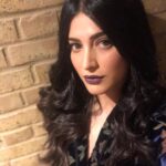 Shruti Haasan Instagram - Thankyou @ruubyapp for my lovely hair and makeup for my show tonight !!! #makeupisfun #showtime @mitramir_ @vpboxofficial