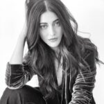 Shruti Haasan Instagram – Hello lovelies I’m playing @troubadourlondon on Friday the 25th and would love love to see you see me there 😁 excited to share my new original music 💕 tell your friends tell your neighbours !!! to book your tickets please go to the link in my bio – see you soon xx 🎵 🎤 🎹 🎻 photo: @marvinjarrett London, United Kingdom