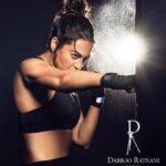Sonakshi Sinha Instagram - Packin a punch in the #dabbooratnanicalendar2017! Thanks for this fab shot @dabbooratnani, you got the fittest shot of me so far 👊🏼hair and makeup @niluu9999 and @sheetalfkhan. @manishadratnani #fitandstrong #strongissexy #sonaisfit