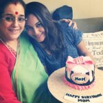 Sonakshi Sinha Instagram - Happy birthday to the love and light of my life! Love you Ma! And thank you @pastelitoscakes for this lovely cake she was thrilled!!! #birthdaygirl #loveyoumom #mamasgirl #instagood #picoftheday