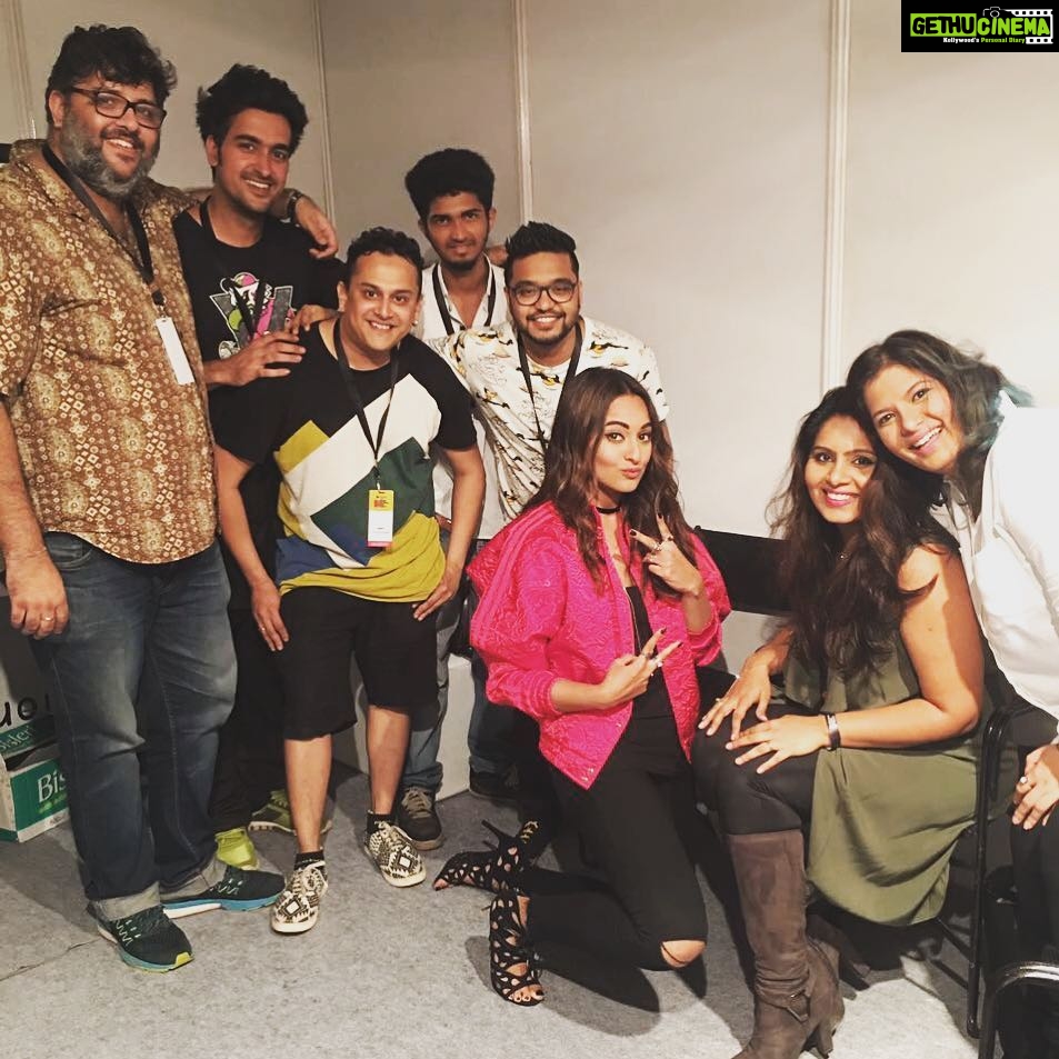 Sonakshi Sinha Instagram - THESE people were the true rockstars of the show last night!!! My AMAZING band... Thank you for being with me on the stage yesterday... You all were a part of a very special moment for me! Hope to perform with you'll soon again! @bmp_online #BollywoodMusicProject #stage #liveperformance Jio World Garden