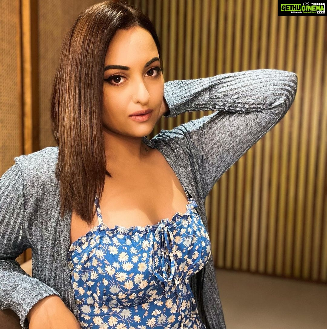 Sonakshi Sinha Instagram - Mid week blues…