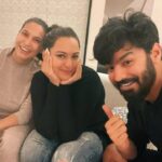 Sonakshi Sinha Instagram – Good times with the best people! Missing your faces @mishraprachi and @mahatofficial ❤️💙