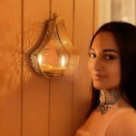 Sonakshi Sinha Instagram – Happy Diwali to everyone! Good vibes, positivity, love and light – always ❤️🪔