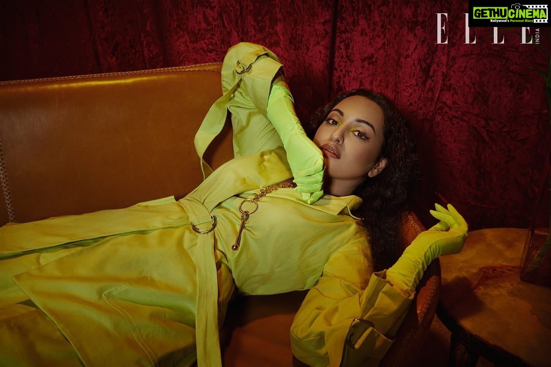 Sonakshi Sinha Instagram - Via @elleindia: In 2016, @aslisona converted a bedroom into a professional studio with easels, canvasses, brushes, tools, the works… “I didn’t even know what I was supposed to do with it all, I just went ballistic stocking my room. And then when I put the canvas on, it just flowed. Painting is like meditation for me, it’s very cathartic,” she says. Link in bio for more. . On @aslisona: Top and pants; both @lovebirds.studio X @smokelabofficial. Necklace @romanarsinghaniofficial. . Photographer: @colstonjulian Make-up: @savleenmanchanda Hair: @themadhurinakhale Styling: @samar.rajput05 Words: @manalishah_ Assisted by: @rupangigrover (styling) Actor's PR agency: @universal_communications . #ELLESeptember #SonakshiSinha #Bollywood #Celebrity