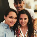 Sonakshi Sinha Instagram – Thank you Captain @mahi7781!! All the best for your new innings in life 👊🏼#SundaySelfie @sakshisingh_r