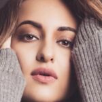 Sonakshi Sinha Instagram – Stopping a villain is an act of heroism. Be a hero for all. If you stop one bully, you might save a hundred people from harassment! 

Bell the bullies! Kyunki #AbBas

Fourth chapter out now, have a look!

@mansidhanak @vinavb @deepikanarayanbhardwaj @maliniagarwal @akanchas @unicefindia @studiounees @aasthakhandpur @missionjoshofficial