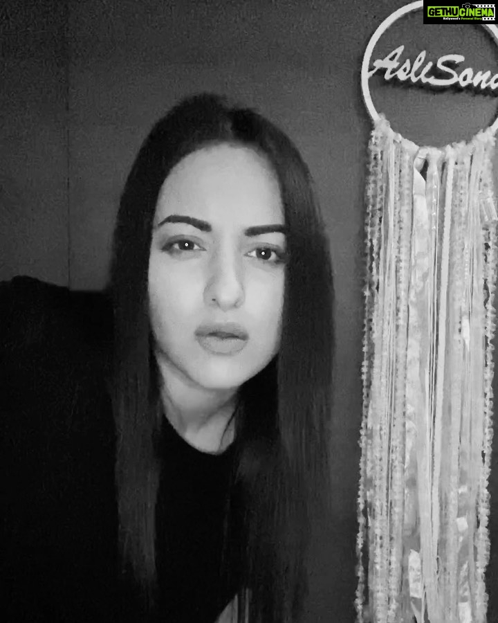 Sonakshi Sinha Instagram - How i got myself off twitter and away from the negativity 😂 Some people are celebrating like they won something... im happy for you, tumhe laga raha hai na... lagne do, kisi ko koi farak nahi padh raha. But lets face it, ive cut the direct source of insult and abuse in my life. Ive taken away YOUR power to be able to say whatever it is that you want to me, my family and my friends. Ive taken away that access you had to me, that i had given you so trustingly. So theres only one winner here. Me. Your negativity has never served me or my life, which is why it literally took a snap of a finger to get rid of a following of 16 million people which ive garnered over the last ten years. Just like that. And im better off for it. I wish all those haters and trolls lots of love and healing, or you can continue with the hate but please know it’ll NEVER reach me. Accha ab yeh chakkar mein i know the people who love me are caught up too... please know that your love and support is what has kept me going all this while, and it always will! And I request you all to keep spreading that love and light wherever you go and to as many people as you can. Because Love is the answer. Always ❤️