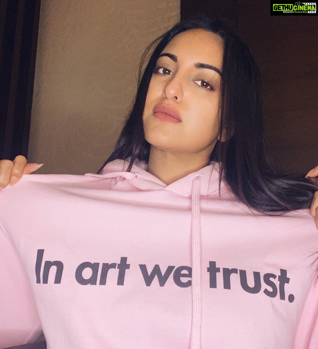 Sonakshi Sinha Instagram - When all else fails...