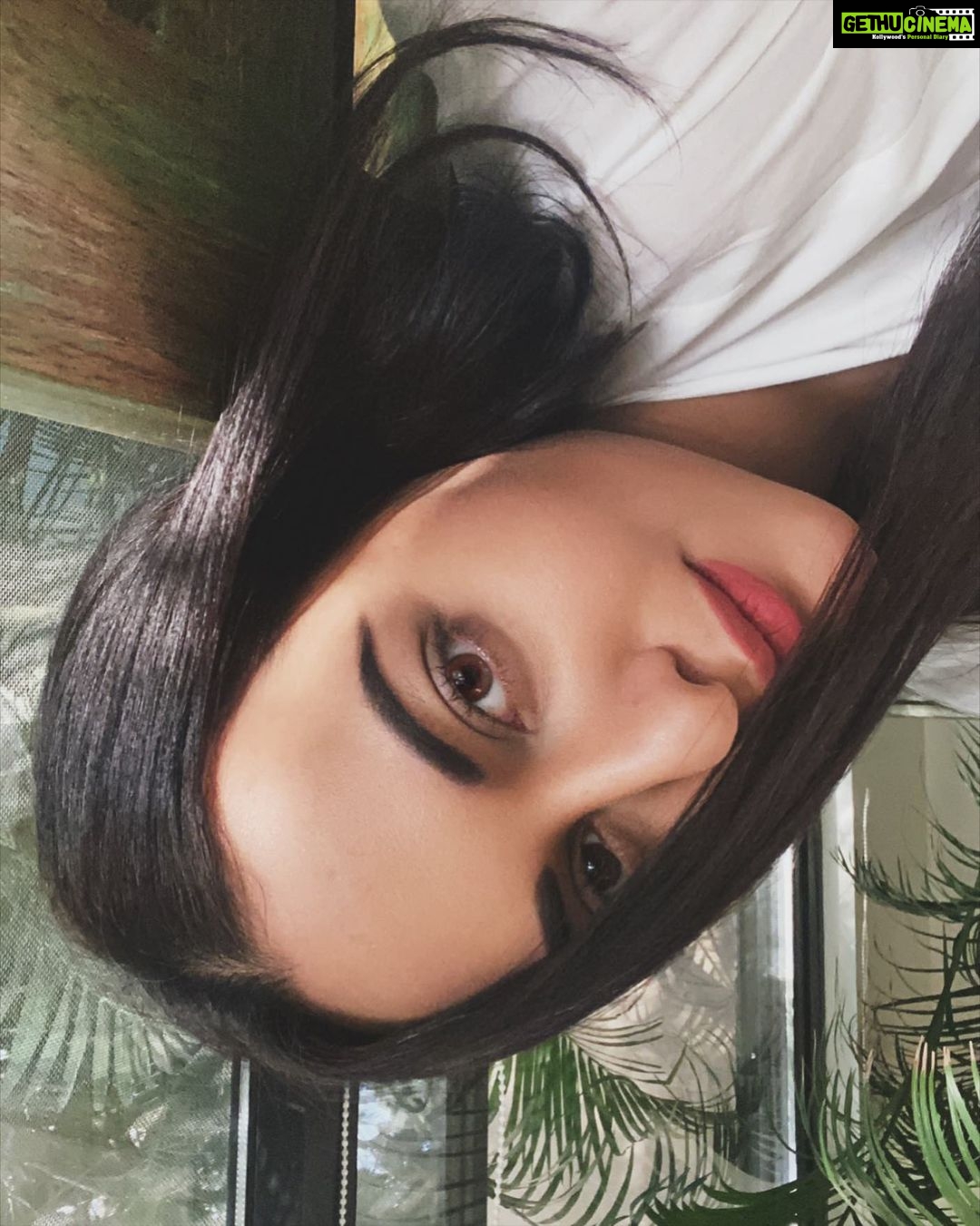Sonakshi Sinha Instagram - Wondering why my picture is ‘ulta’? Because blood bags are turned ‘ulta’ to help Thalassemia Major patients stay alive and we are going to raise funds for them during these uncertain times! Today on 8th May, World Thalassemia Day, I am taking the #UltaHokeThalassemiaRoke challenge to raise funds for patients who have lost their savings during the lockdown and cannot afford their next transfusion. They need transfusions every 2-4 weeks to slow down the deadly effects of Thalassemia Major. While the blood bags are provided free, they still need upto INR 5,000 each month for other crucial expenses. You can help by posting your ‘ulta’ picture and challenging 3 friends to do the same. To donate simply click on the link in @thewishingfactory bio. Your donations will be matched by Zydus Healthcare Ltd, multiplying the impact you can make! Together, we can help the NGO - The Wishing Factory - support 100 patients transfusions for the next 6 months. I invite @iamhumaq, @fukravarun and @jacquelinef143 to post their ‘ulta’ image, be part of the #UltaHokeThalassemiaRoke campaign, donate and encourage more people to donate for this cause.