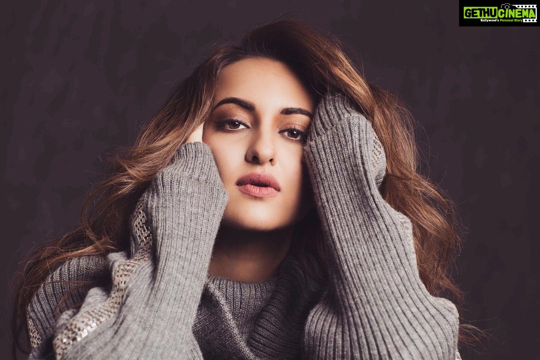 Sonakshi Sinha Instagram - Borrrrrrrrrrrrrrrrrred. Whats everyone doing to keep themselves busy/happy/entertained/sane??? Asking for a friend.