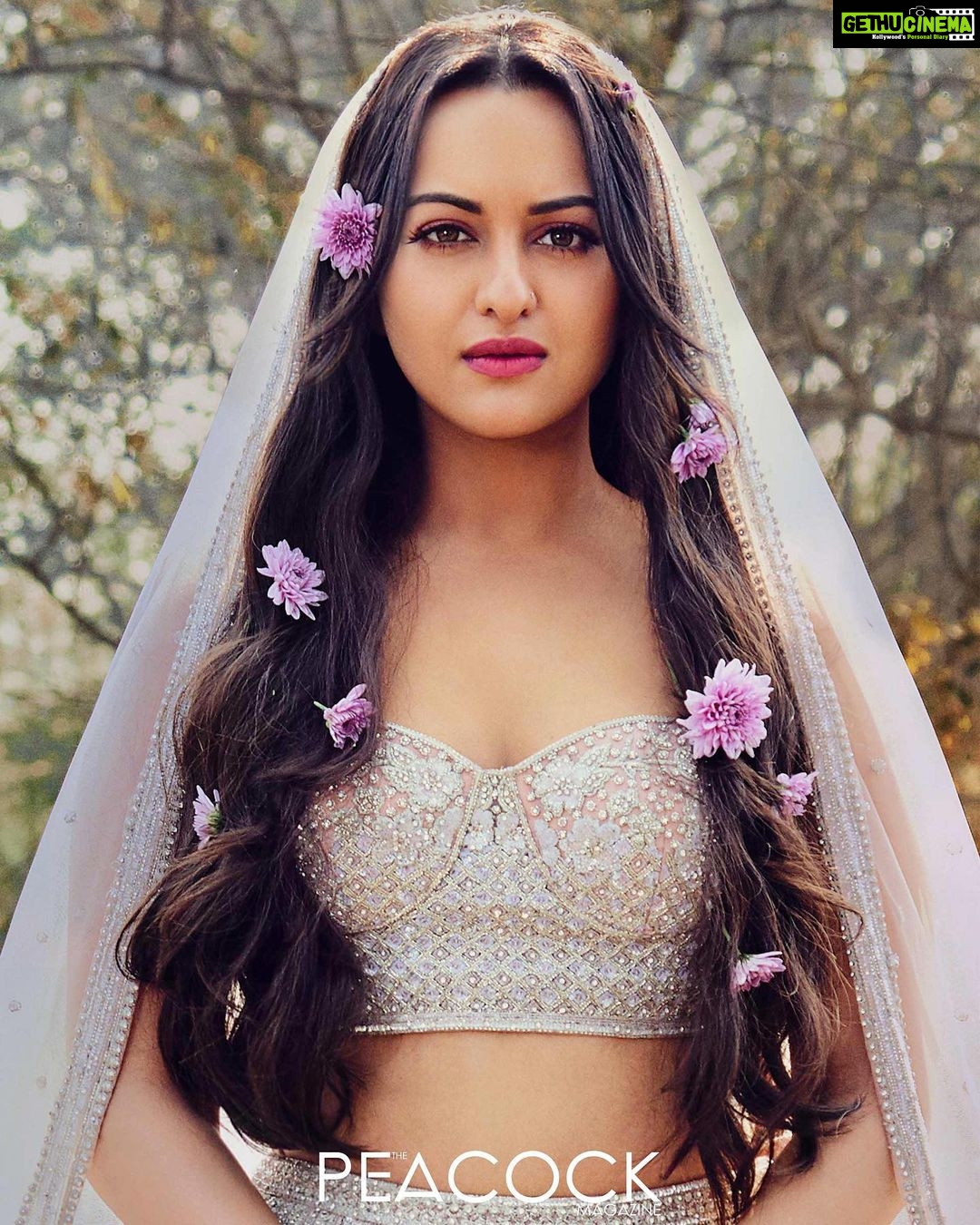 Sonakshi Sinha Instagram - @thepeacockmagazine_ @falgunishanepeacockindia @avigowariker @mohitrai @themadhurinakhale @heemadattani