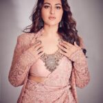 Sonakshi Sinha Instagram - Wedding season is upon us!! Styled by @mohitrai @miloni_s91 (tap for deets) hair by @themadhurinakhale and photos by @kadamajay ❤️