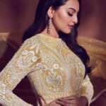 Sonakshi Sinha Instagram – And it was all Yellow ✨ #Dabangg3 promotions styled by @mohitrai @miloni_s91 (tap for deets) hair @themadhurinakhale, makeup @savleenmanchanda and photos by @kadamajay 💛