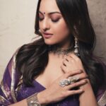 Sonakshi Sinha Instagram - पर्पल। styled by @mohitrai in his very own brand @itrhofficial (tap for more details) with @miloni_s91, hair by @themadhurinakhale, makeup by @heemadattani and photos by @anushreebhatter 💟