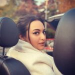 Sonakshi Sinha Instagram - Theres backseat driving… then theres backseat photography! 📸 by @mahatofficial!