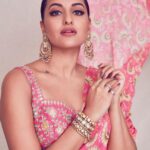 Sonakshi Sinha Instagram - Pink पटाखा 💥
