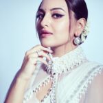 Sonakshi Sinha Instagram - #Rajjo Rani! styled by @mohitrai @miloni_s91 (tap for deets), hair by @themadhurinakhale, makeup by @heemadattani and photos by @kamalesh_sathyian ❤️