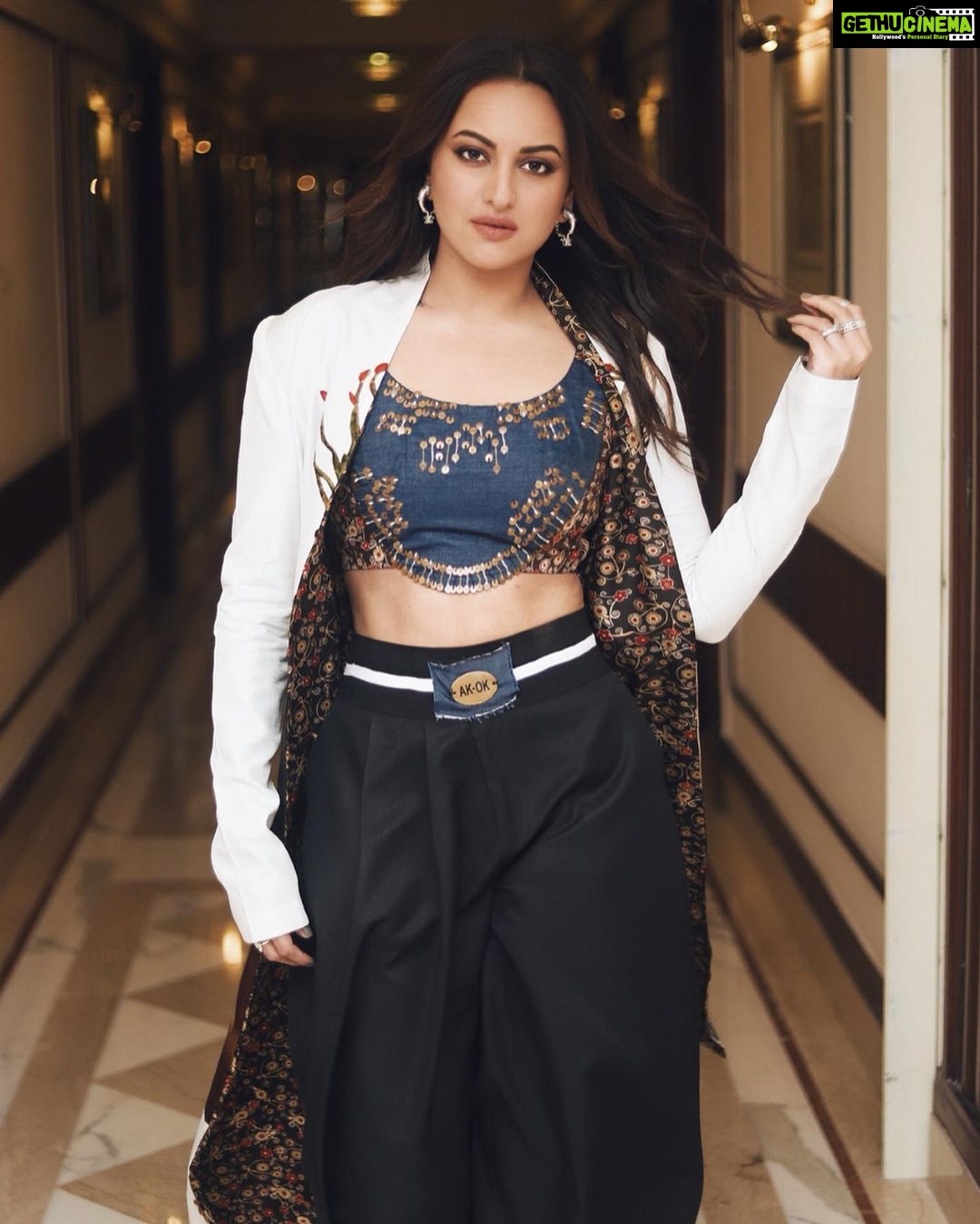 Sonakshi Sinha - 563.3K Likes - Most Liked Instagram Photos