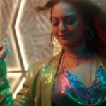 Sonakshi Sinha Instagram – Get your party suits out and get grooving to the latest party anthem of the year. ✨ Mil Mahiya is here to set the party mood on! 🎉
(LINK IN BIO)

@aslisona @raashisood @djupsidedown @iconyk_ @gauravxwadhwa @moca.studio @chillybeef @thestorywala_ @moonlight_chandni 

“Do what #FloAtsYourboAt” @boat.nirvana 
Short Video App Partner: @mojindia 

#MilMahiya #SonakshiSinha #RaashiSood #UpsideDown #Iconyk #PunjabiSong #BGBNG