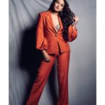 Sonakshi Sinha Instagram - Orange dolly! Styled by - @mohitrai (tap for deets) for #MissionMangal promotions at #DanceDeewane today! Hair by @themadhurinakhale, makeup @mehakoberoi, photos @saurabhdalvi_photography ❤️ #sonastylefile