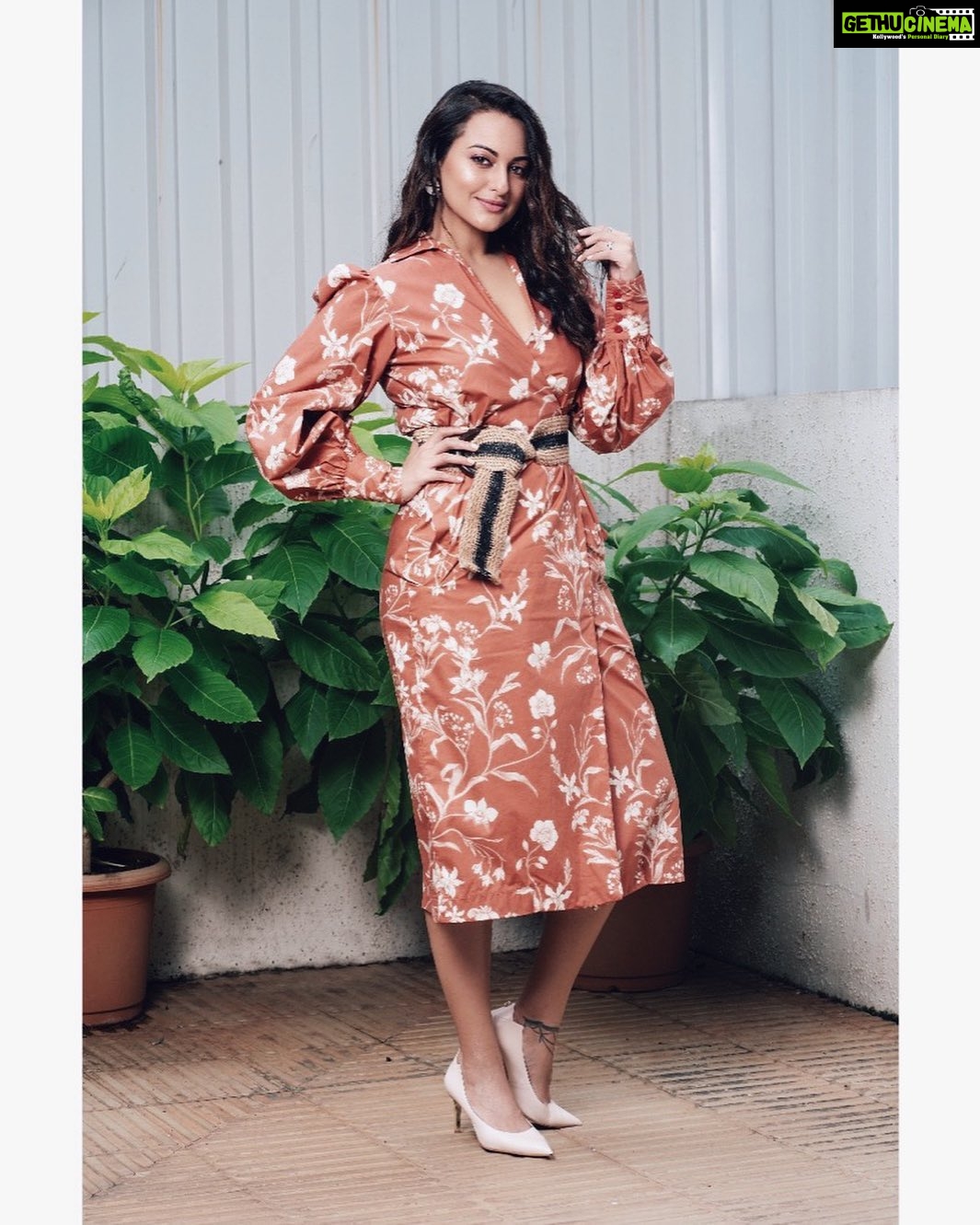 Sonakshi Sinha Instagram - #KhandaaniShafakhana on August 2nd!