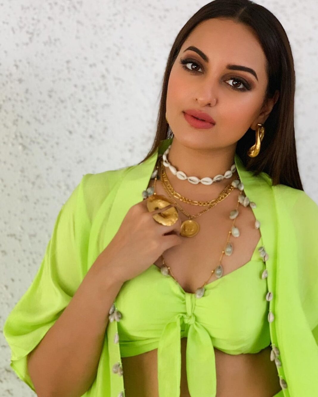 Sonakshi Sinha Instagram - Day 1 of #khandaanishafakhana promotions! Styled by @mohitrai (tap for deets) hair by @themadhurinakhale and makeup by @divyachablani15 💚 #sonastylefile #neonlove