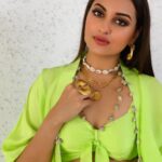 Sonakshi Sinha Instagram – Day 1 of #khandaanishafakhana promotions! Styled by @mohitrai (tap for deets) hair by @themadhurinakhale and makeup by @divyachablani15 💚 #sonastylefile #neonlove