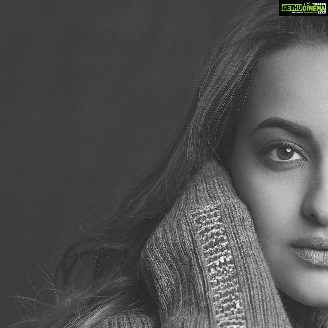 Sonakshi Sinha Instagram - Did you know that when both, husband and wife, have Thalassemia Minor, there is a 25% chance that their child will have Thalassemia Major and will usually not live beyond 30 years? Today, on #WorldThalassemiaDay, by posting this picture of half my face, I am supporting the #AadhiwaliZindagiMitao movement to remind everyone to get tested for Thalassemia and avoid giving their child half a life. Visit www.thewishingfactory.org or call 844-844-9544 to schedule a Thalassemia test and to donate to help patients. Post a picture of your face cropped in half on Instagram and tag three others to do the same! @TheWishingFactory