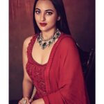 Sonakshi Sinha Instagram - For the #Kalank teaser launch in my favorite @manishmalhotra05! Styled by @mohitrai, hair by @themadhurinakhale and makeup by @ritesh.30. Thanks for these lovely pictures @thehouseofpixels ❤️