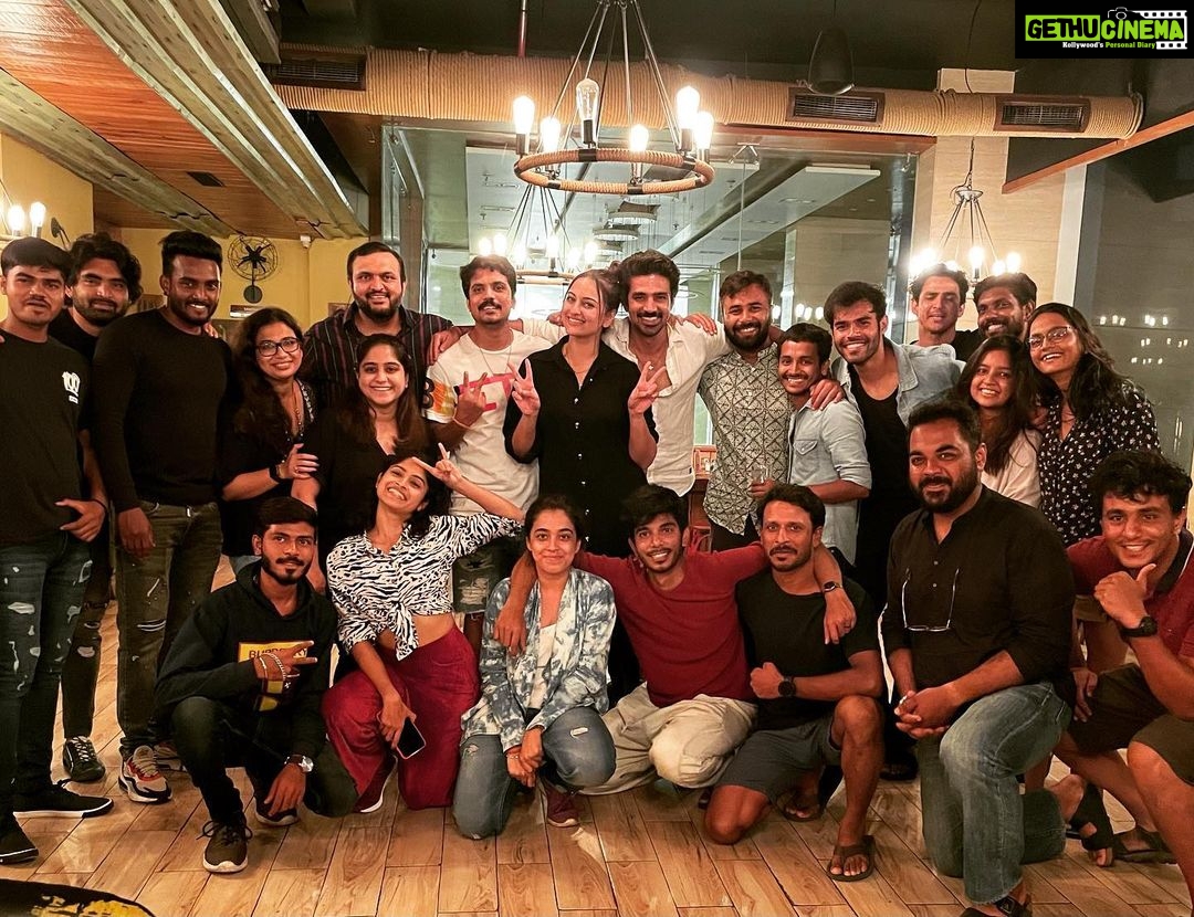 Sonakshi Sinha Instagram - Aaaand its a wrap on #Kakuda! My first horror comedy and What a ride its been… beating covid, beating the rains, hectic night shifts, a roller coaster really… but what’s important is those smiles on our faces! Thank you to the entire team (a lot of them missing from this picture) for being absolute troopers! See you at the movies 🎥