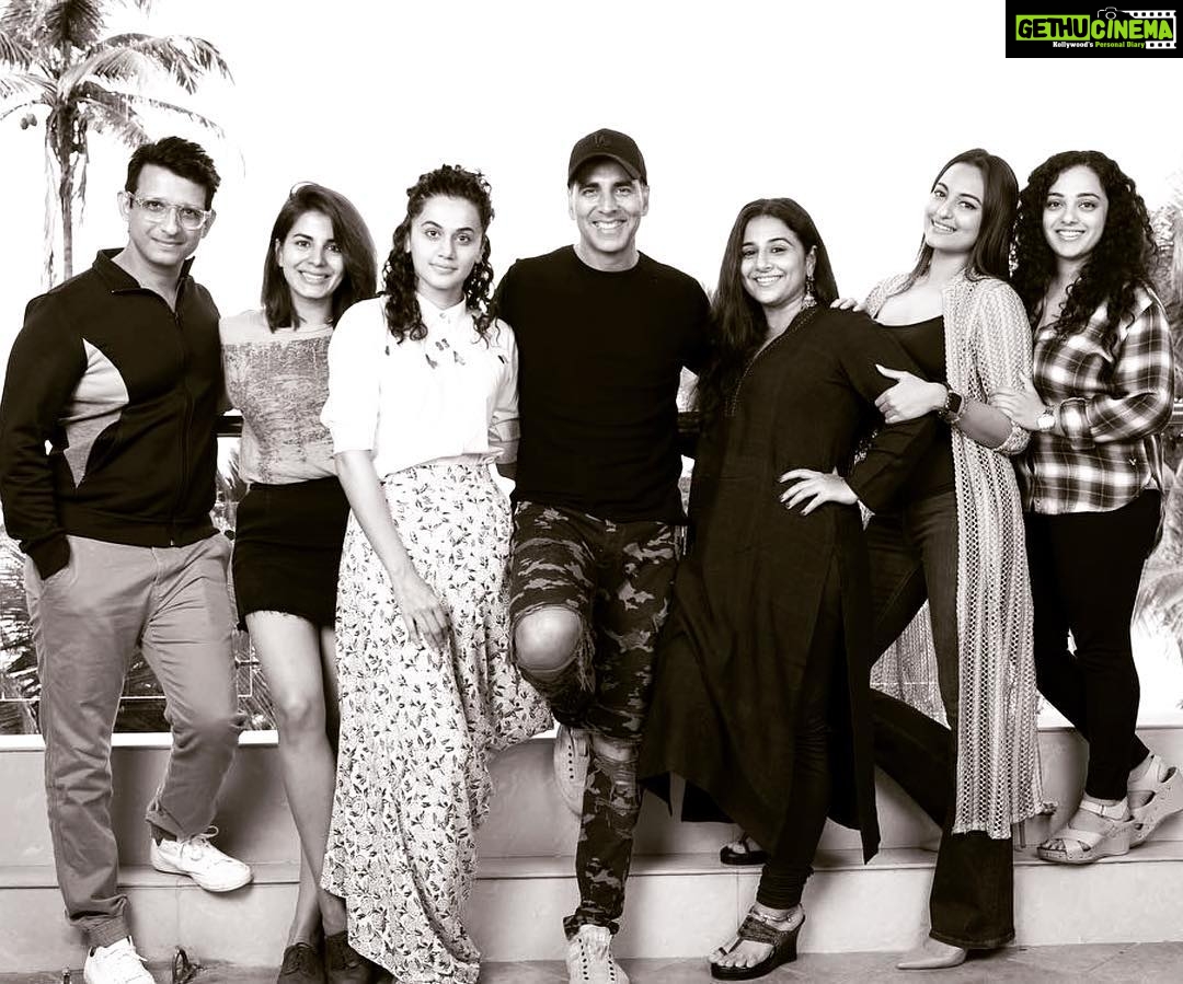 Sonakshi Sinha Instagram - #Repost @akshaykumar ・・・ Proud and excited to bring the story of India’s Mars Mission, #MissionMangal to you. Coincidentally the mission was launched on this very date, 5th Nov. 2013. Meet the team and do share your best wishes for our shubh mangal journey. Helmed by Jagan Shakti, shoot begins soon 🙏🏻 @foxstarhindi @sharmanjoshi #KirtiKulhari @taapsee @balanvidya @aslisona @nithyamenen