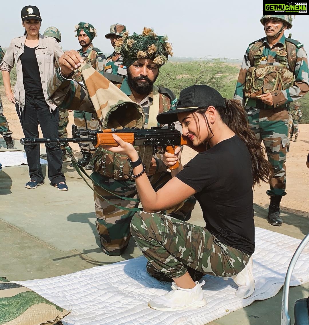 Sonakshi Sinha Instagram - Certain experiences just become a part of who you are. Will never forget the time i spent with our amazing soldiers, tried some of the things they do, made them smile and left with an unforgettable experience! Thank you @ndtv for making this happen! #jaihind #jaijawaan Bhuj