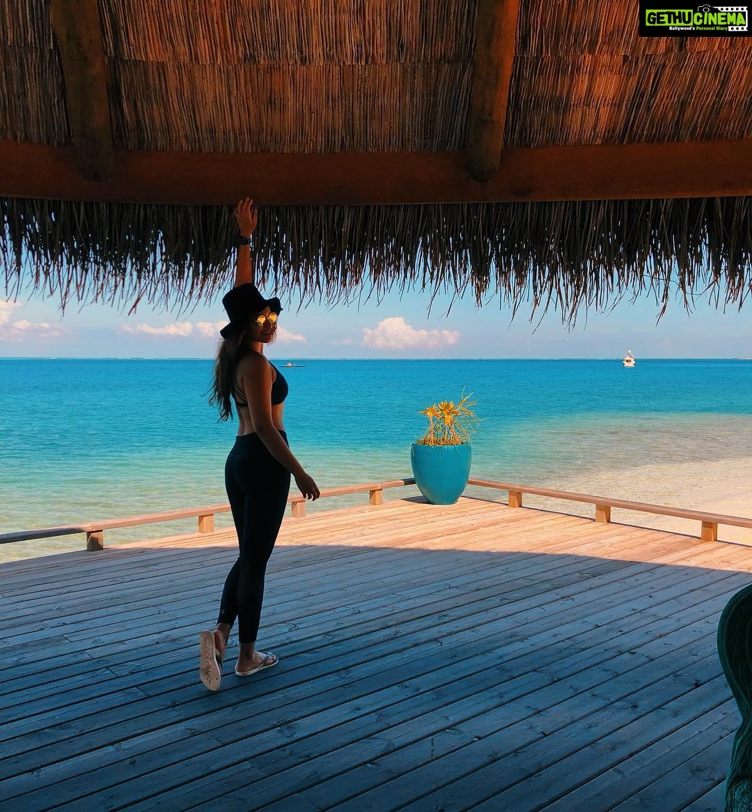 Sonakshi Sinha Instagram - It breaks my heart each time i have to leave this beautiful island, and even more so when the experience was unforgettable! Thank you @fairmont.maldives, will be seeing you again for sure! #maldivesislands #fairmontmaldives #fairmonthotels Sub Oceanic at Fairmont Maldives Sirru Fen Fushi