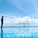 Sonakshi Sinha Instagram - Feelin blue aint such a bad thing after all! Poolside shenanigans at the @fairmont.maldives ❤️ #maldivesislands #fairmontmaldives Fairmont Maldives - Sirru Fen Fushi