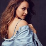 Sonakshi Sinha Instagram - Hi! Photograph by @prasadnaaik, styling @mohitrai, hair @themadhurinakhale, makeup @vardannayak ❤️