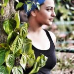 Sonakshi Sinha Instagram - Just posing next to a tree. Nothing profound here... move along. shot by talent ka bhandaar @saajan_singh23 🙌🏼