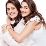 Sonakshi Sinha Instagram - Happy Mothers day to my first love, my first friend and my first role model! Missing you, cant wait to come back and trouble you, a whole months quota awaits you! Share some of your mommy’s love with @streaxprofessional and #HighlightMaaKaPyaar ❤️