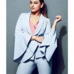 Sonakshi Sinha Instagram - Im my own boss. Shot by @munnasphotography styled by @mohitrai, makeup @ritesh.30 and hair by @themadhurinakhale ❤️#munnasphotography #sonastylefile