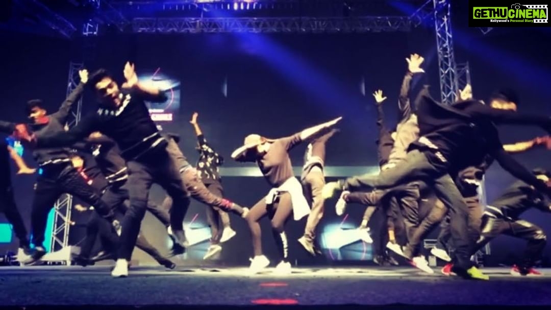 Sonakshi Sinha Instagram - Oh iske dab mein bhi dum haiiiiii... rehearsals for the @dabanggtournewdelhi! I’m all set... and you?!? See you TONIGHT DILLI!!!