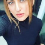 Sonakshi Sinha Instagram - Sometimes her eyes reflect the fire that makes up the sun. Sometimes. #goldeneyes #sundaymusings #sundayselfie