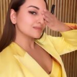 Sonakshi Sinha Instagram – So here is my ready to go look using @aegteofficial’s unisex, natural and vegan products! So easy to use and not harmful for the skin!
If you want a quick fix and good results – Aegte is the way to go!

Products used:
24K Gold Vitamin C Serum
Skin Corrector DD Cream 
24Hr Stay Liquid Eyeliner 
Beetroot Lip and Cheek Tint
..
#aegte #wintermakeup #natural #vegan #collab